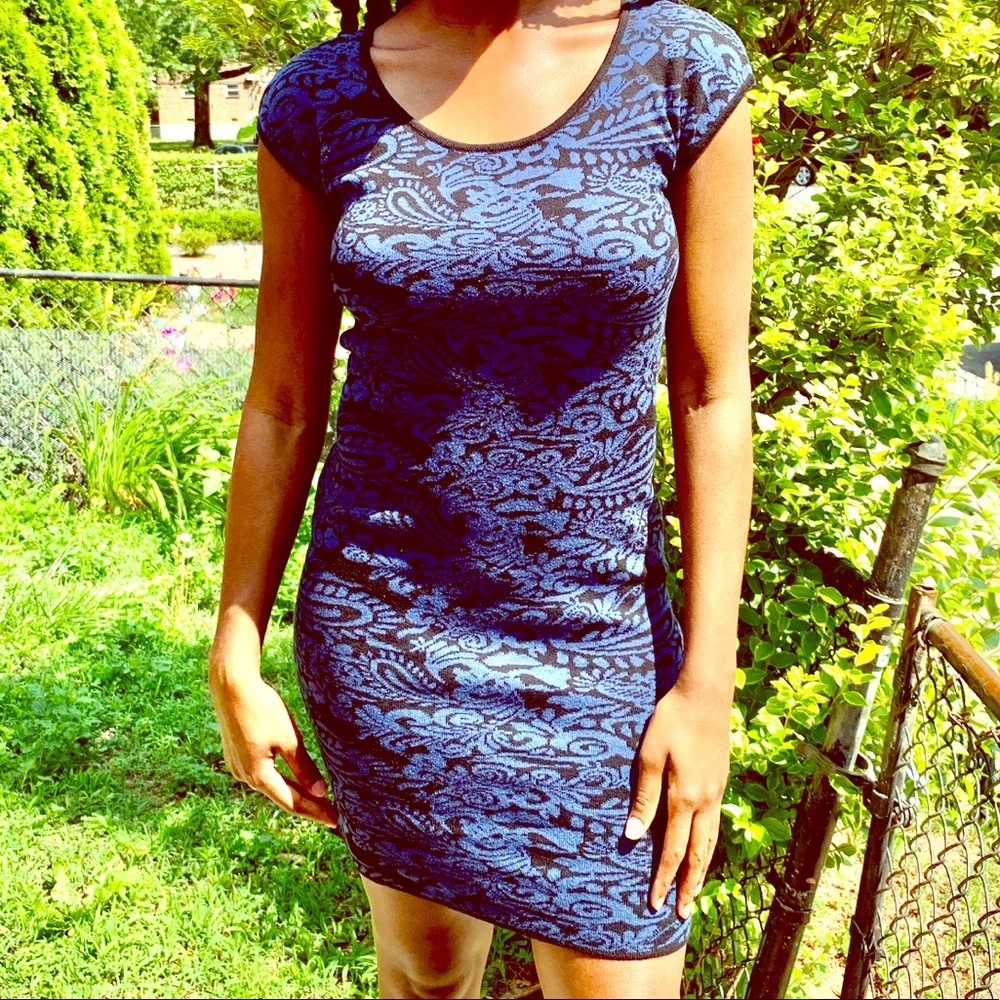 0106 NWT Max Studio Small Black and Blue Dress